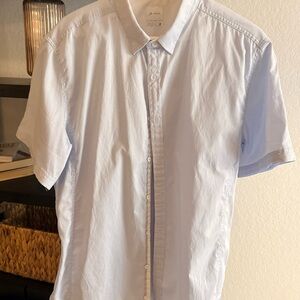 Classic Light Blue Short-Sleeve Button-Down Shirt by